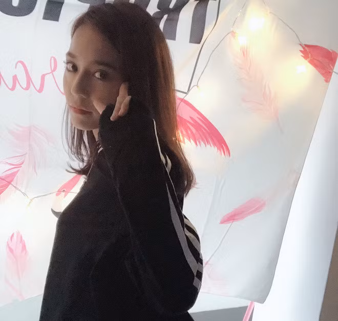 Được biết, Nara có sở thích đi du lịch, khám phá ẩm thực phong phú.