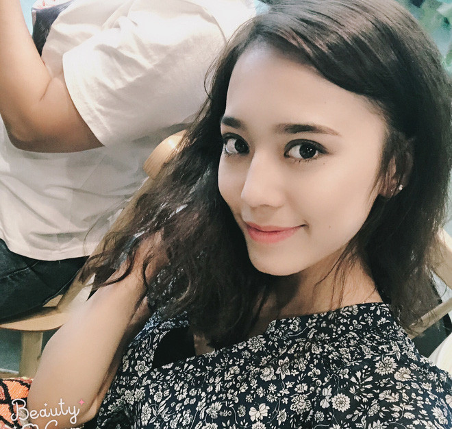 Nara sở hữu nét đẹp thanh thoát, gương mặt hài hòa với đôi mắt to tròn, có chiều sâu và cuốn hút. Bên cạnh đó, làn da trắng mịn màng cùng vóc dáng thanh mảnh khiến bao người ngưỡng mộ. Hơn thế cô nàng có nhiều điểm tương đồng khiến không ít người nhận định cô là "bản sao" của Địch Lệ Nhiệt Ba.