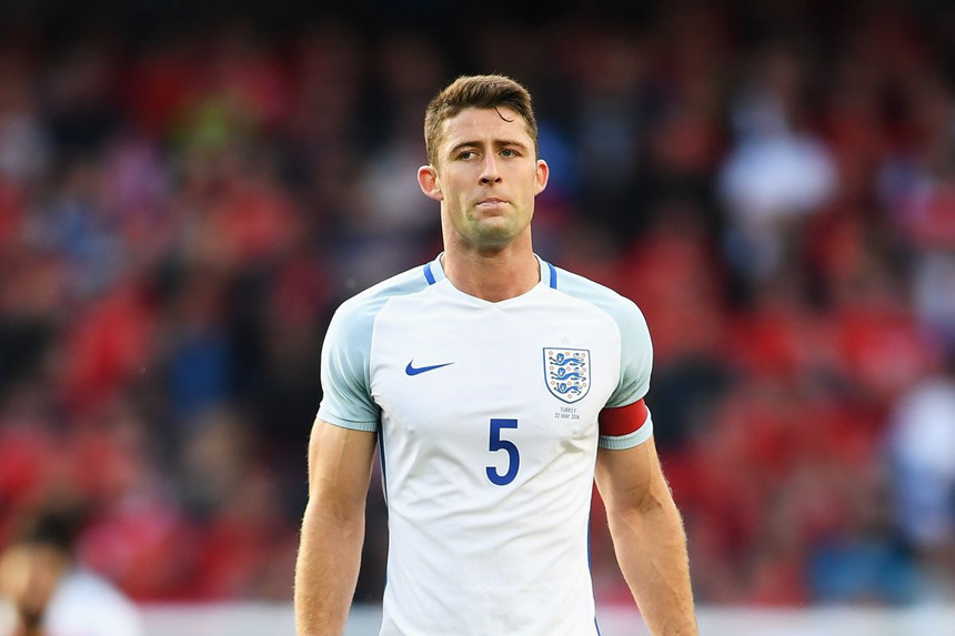 Hậu vệ Gary Cahill (Anh): Thủ quân của Chelsea dùng từ "lùi lại phía sau" để nói về quyết định chia tay sự nghiệp quốc tế của mình. Tại Premier League mùa này, cựu cầu thủ Bolton cũng đang gặp khó khăn trong việc cạnh tranh vị trí chính thức trong đội hình của HLV Maurizio Sarri.