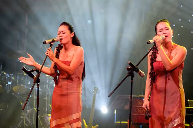 Sau khi Ngọc Anh tách nhóm, chị em Minh Anh - Minh Ánh vẫn tiếp tục sự nghiệp ca hát một thời gian trước khi rẽ sang con đường mới.