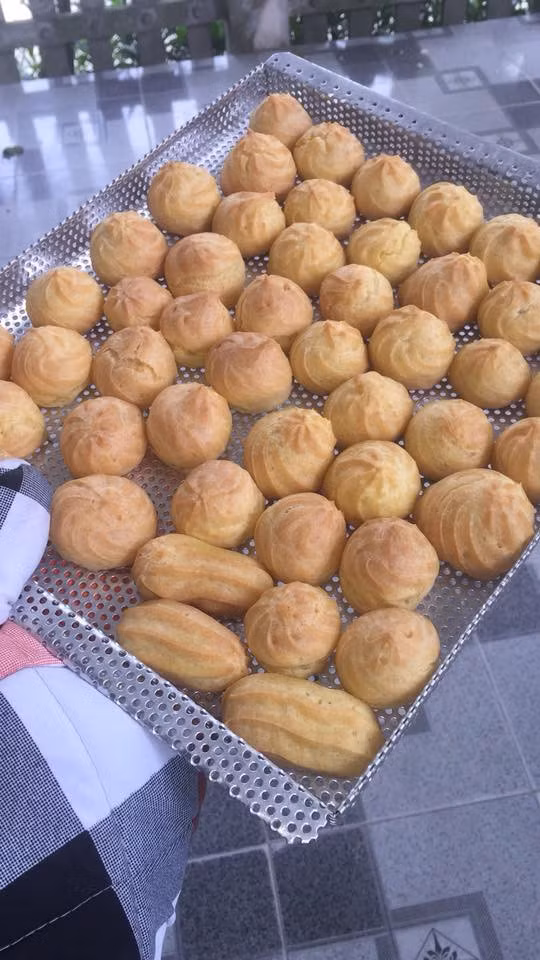 Nếu có thể thì chẳng riêng đồ lưu niệm, hoa hoét, đến đồ ăn "handmade" cũng vô cùng ngon và ý nghĩa. Ảnh: Vân Anh