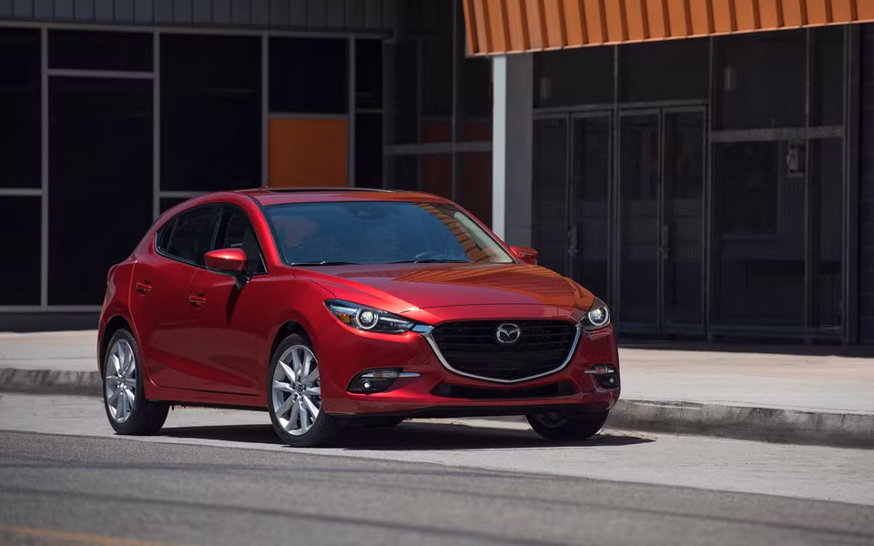 Mazda3: Vắng bóng một thời gian dài, dòng xe hiệu suất cao MazdaSpeed trở lại với chiếc Mazda6 được trang bị động cơ tăng áp 2,5 lít, nhưng không đạt được những gì như mong đợi. Một “đồng nghiệp” khác, chiếc Mazda3 nếu được nâng cấp công suất lên 250 mã lực và mô-men xoắn cực đại 420 Nm sẽ là sự lựa chọn hoàn hảo. Để được như vậy, một khối động cơ mạnh mẽ như của CX-9 cần sớm được hãng xe bổ sung trên chiếc Mazda3 của mình.
