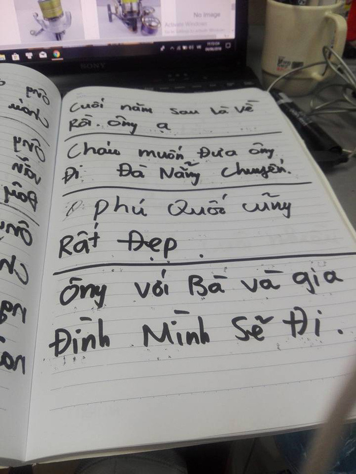 Duy Mạnh nói với ông mong muốn đưa ông bà đi du lịch