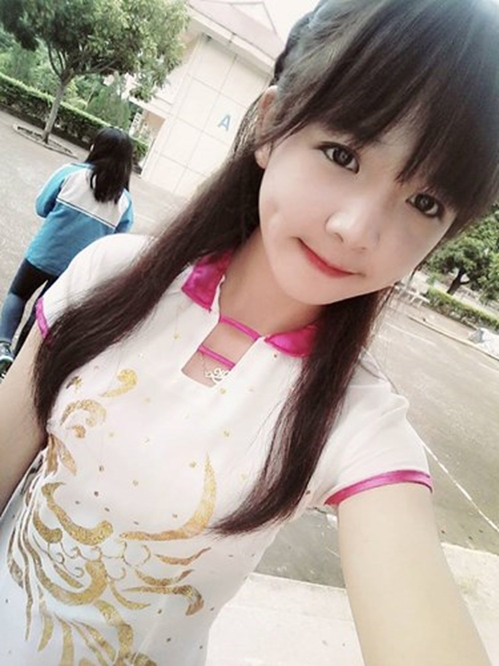 Từ bức ảnh chụp năm lớp 9, Trần Huyền Châu (17 tuổi) ngay lập tức trở thành nhân vật được dân mạng tìm kiếm vào 2-3 năm trước. Sở hữu gương mặt dễ thương, 10X được mệnh danh là "hot girl tiểu học" tại thời điểm đó. Từ bức ảnh chụp năm lớp 9, Trần Huyền Châu (17 tuổi) ngay lập tức trở thành nhân vật được dân mạng tìm kiếm vào 2-3 năm trước. Sở hữu gương mặt dễ thương, 10X được mệnh danh là "hot girl tiểu học" tại thời điểm đó.