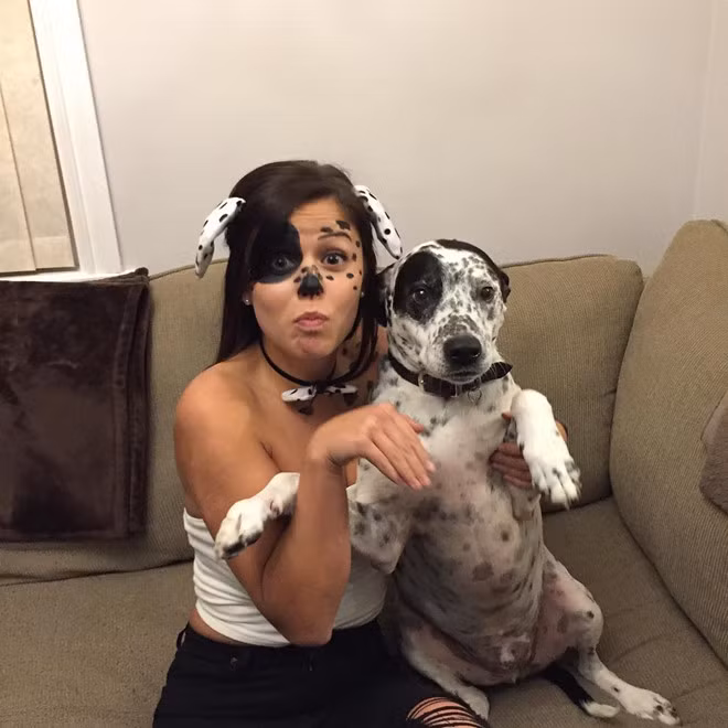 Cảm hứng hóa trang đôi khi đến từ chính những thứ xung quanh cuộc sống. Bộ trang phục Halloween này xứng đáng được cộng điểm sáng tạo. Ảnh: @thatkidnorris.