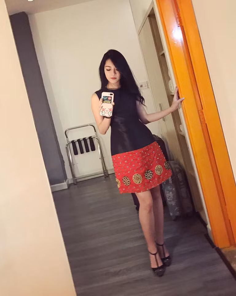 Hiện tại hot girl PTTM xinh đẹp đang làm việc trong lĩnh vực về tư vấn phẫu thuật thẩm mỹ, kinh doanh mỹ phẩm.