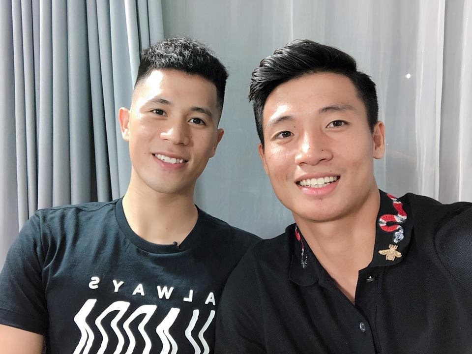 Nhiệt huyết, chiến đấu trên sân là vậy thế nhưng sự thân thiết, gắt bó của họ còn fans ngưỡng mộ và yêu quý hơn.