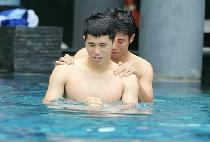 Có lẽ việc cùng ăn, ở, tập luyện sau các giải đấu đã kéo Tiến Dũng - Đình Trọng gần nhau hơn