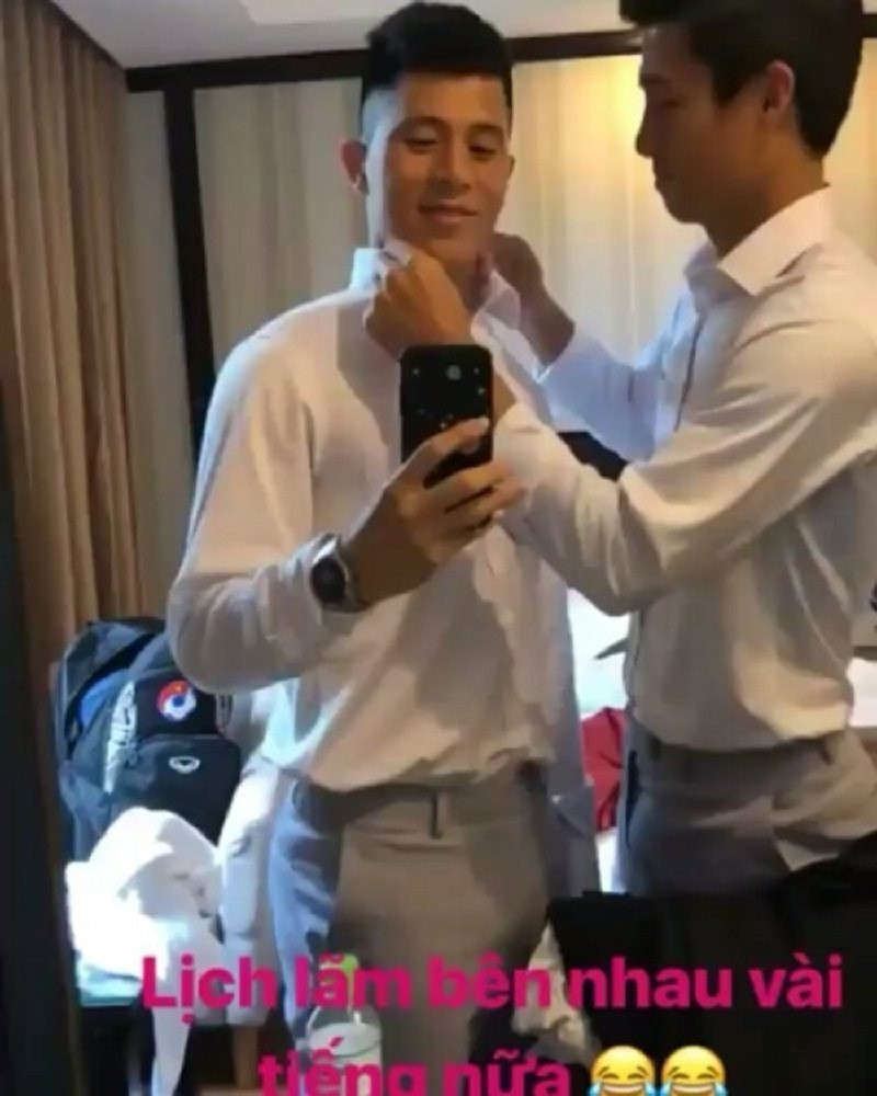 Cưng nựng, chăm sóc đối phương chưa kìa!