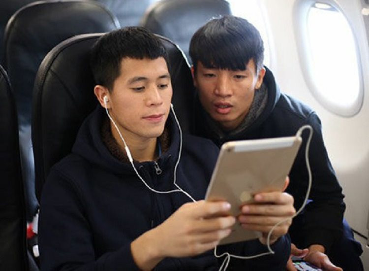 Có lẽ sau khi xem xong những bức ảnh đời thường, giản dị và hết sức tự nhiên này người hâm mộ sẽ lại càng thêm yêu mến các cầu thủ U23 Việt Nam hơn.