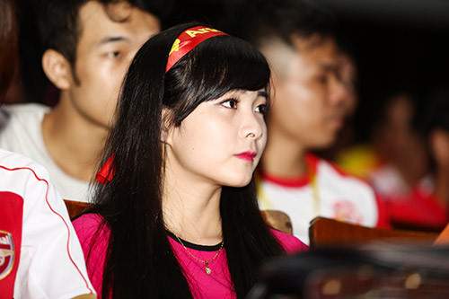 Nhật Lệ xem bóng đá từ năm 8 tuổi. Tới năm 2009, cô bắt đầu tình yêu với "Pháo thủ" Arsenal. Là một trong những hot girl bỗng dưng gây chú ý, nhưng Nhật Lệ không lựa chọn con đường trở thành người nổi tiếng. Hiện cô trở về quê hương Thanh Hóa làm việc vì thích sự yên tĩnh.