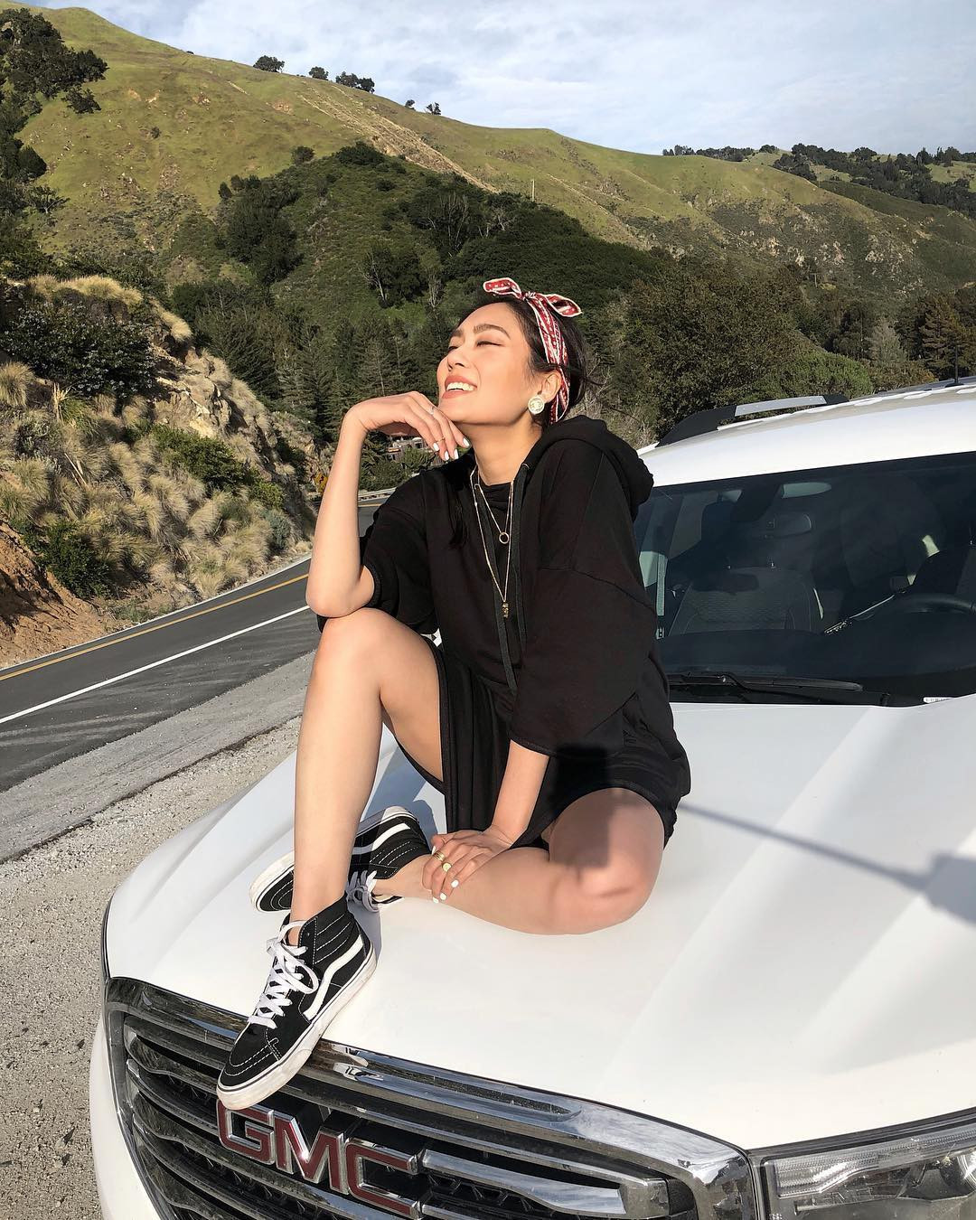 Cô nàng có niềm yêu thích đặc biệt là "khoe" trên Instagram của mình những hình ảnh thể hiện gu thời trang đẳng cấp, những địa điểm mà Thảo Nhi đã đặt chân đến.