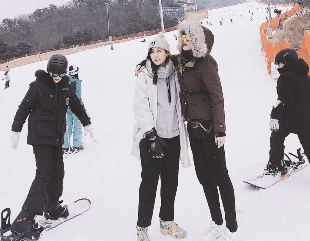 Kỳ Duyên - Hà Lade đều sở hữu chiều cao cùng vóc dáng chuẩn với cách phối đồ thời thượng. Ảnh: FBNV