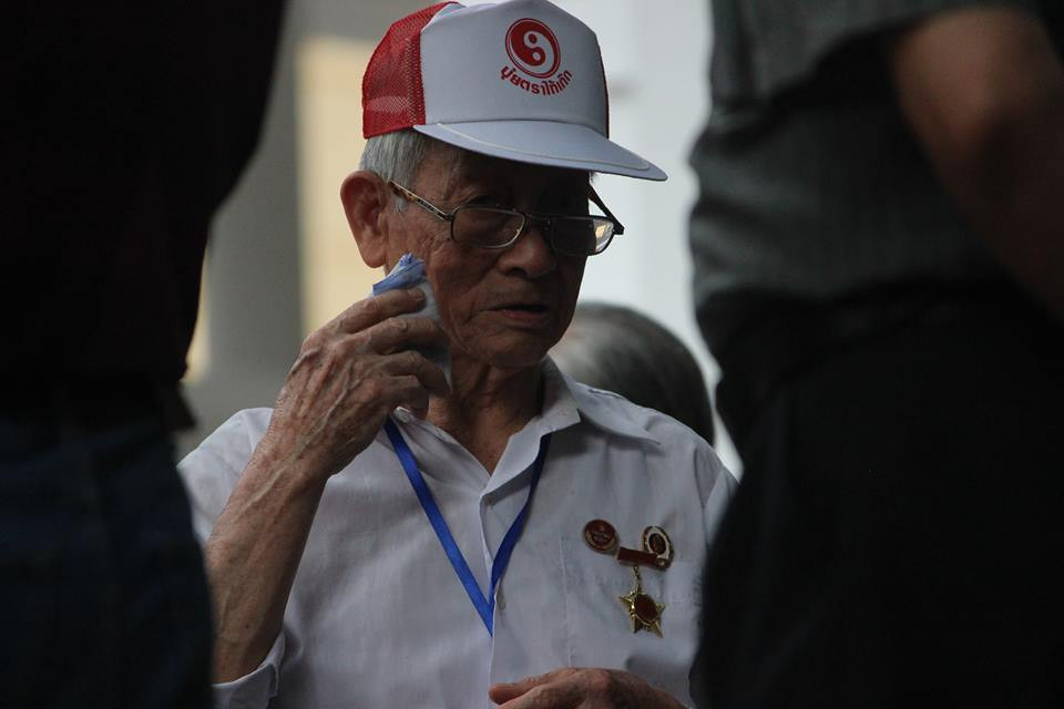 Có những cụ ông dù tuổi đã lớn, tóc đã bạc nhưng khi hay tin Chủ tịch nước mất đều nghẹn ngào và mong muốn đươc đến kính viếng Chủ tịch nước.