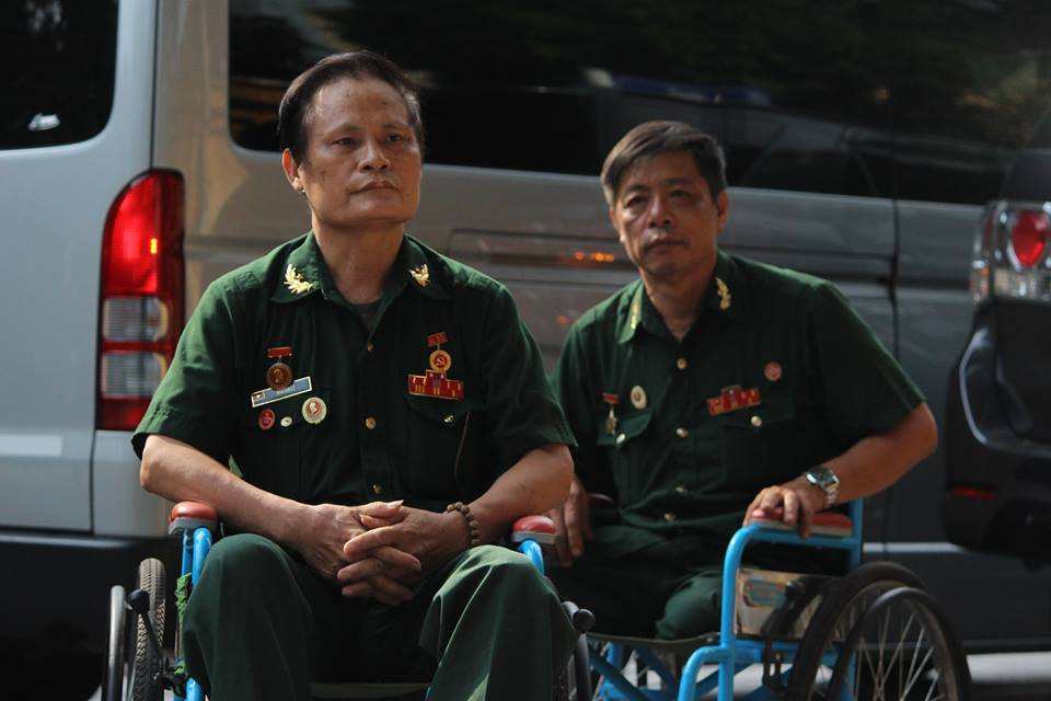 Ngồi trên xe lăn, đôi mắt của thương binh Nguyễn Lý (SN 1955) buồn rượi rượi, ông nói: "Tôi nhớ mãi có lần Chủ tịch nước Trần Đại Quang về thăm trung tâm và trồng cây lưu niệm. Tại đây, tôi may mắn là người được bắt tay Chủ tịch. Nay chủ tịch nước ra đi thật sự chúng tôi rất bất ngờ, đây là tổn thất to lớn với đất nước. Chúng tôi rất buồn".