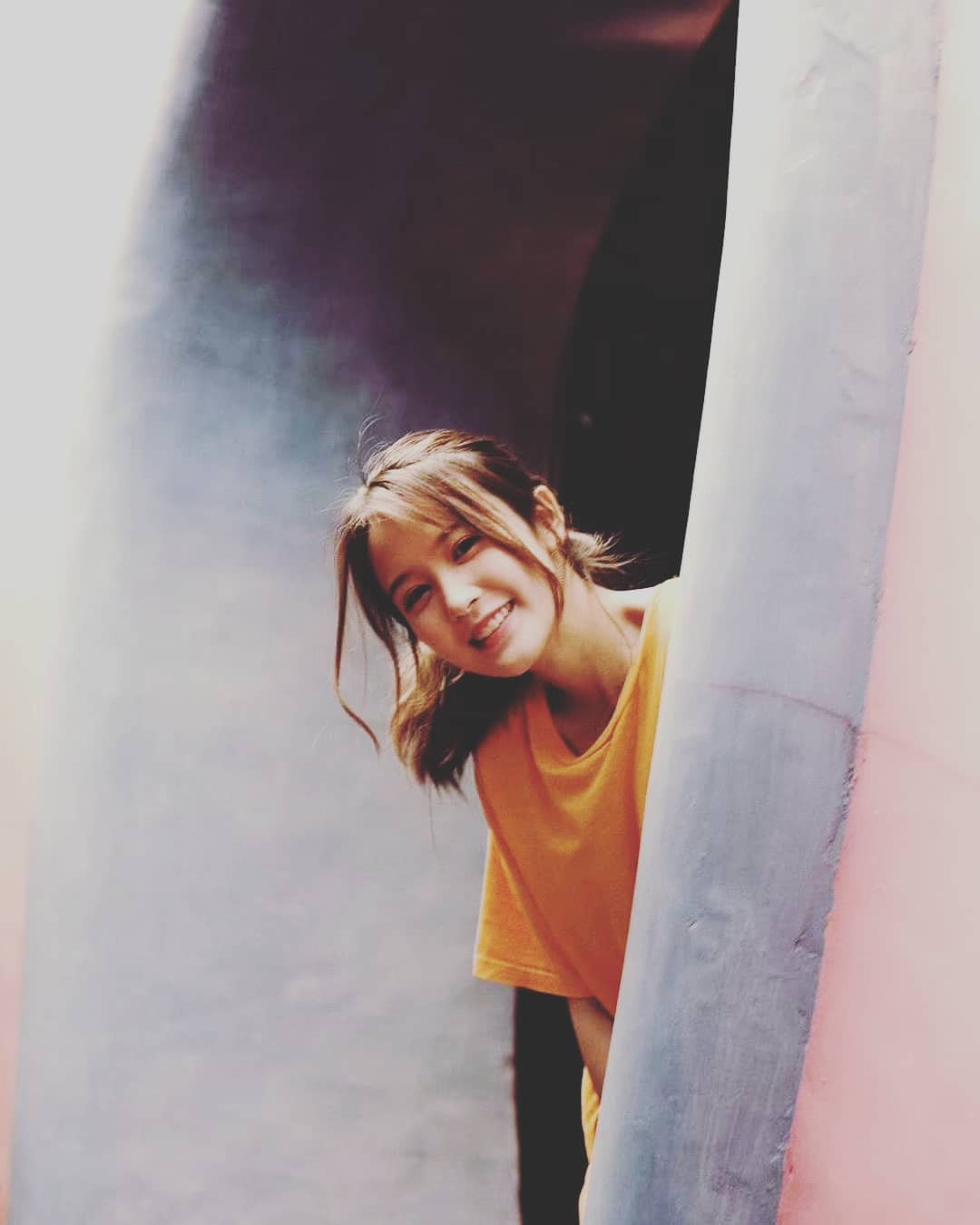 Clip của cô nàng được nhận rất nhiều quan tâm và thích thú từ cư dân mạng. Người đâu mà đã xinh đẹp lại sở hữu nhiều clip đốn tim nữa thì ai chịu nổi.