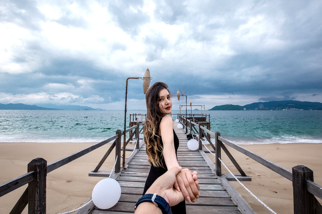 Với tình yêu Việt Nam, Mai lập blog cùng kênh video chuyên giới thiệu văn hóa, ẩm thực, danh thắng của quê hương. Bên cạnh sở thích đi du lịch, cô còn có đam mê viết lách. Đôi khi cô gái 23 tuổi cũng nhận lời làm người mẫu ảnh.