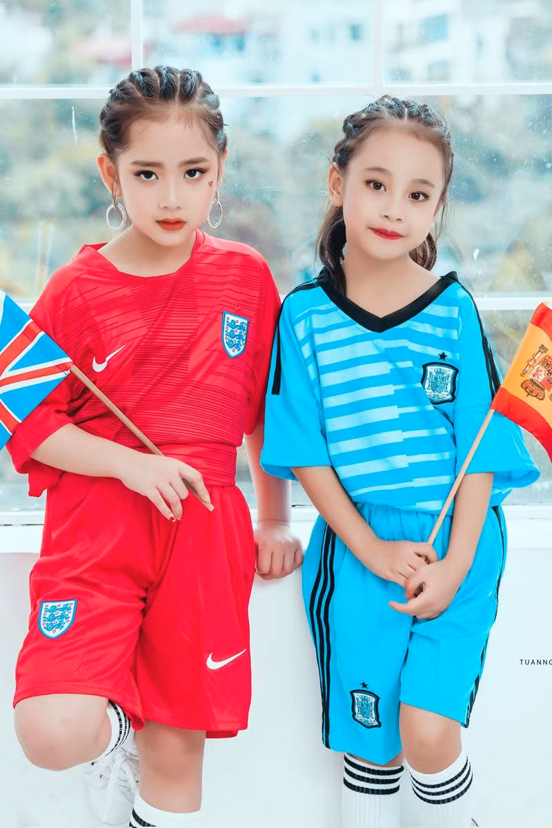 Bộ ảnh cổ động World Cup 2018 của dàn mẫu nhí Hà thành đang nhận được nhiều sự chú ý từ cộng đồng mạng.