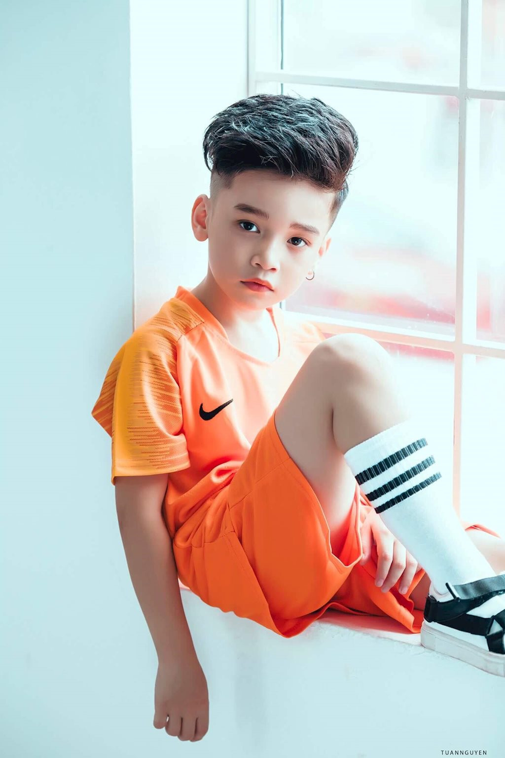 Hữu Nhật từng vinh dự giành giải Á quân của cuộc thi Hoàng tử và Công chúa Thế giới, bé đặc biệt yêu thích đội tuyển Đức.