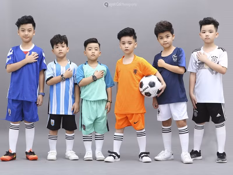 Các anh chàng siêu đáng yêu không hề kém cạnh độ đẹp trai nếu so với các danh thủ tham dự World Cup năm nay.
