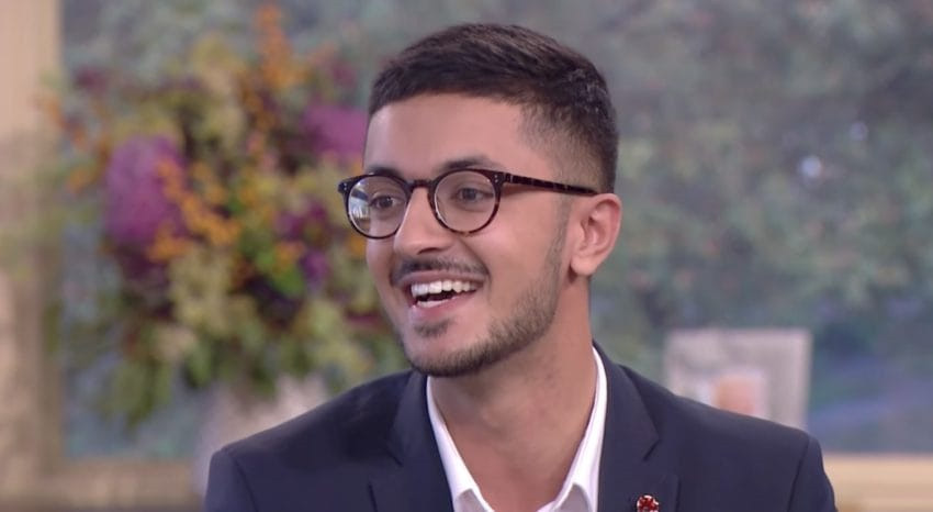 Phát triển nhanh chóng chỉ một năm sau, công ty này đã đem lại cho Akshay lợi nhuận lên đến 12 triệu bảng Anh. Khi được hỏi về nguồn cảm hứng, 9X cho biết anh cảm thấy không hài lòng với cách làm của vài nhà bất động sản Anh. Vì thế, anh quyết định xây dựng công ty có thể đem lại công bằng cho người bán nhà. Ảnh: Startups.