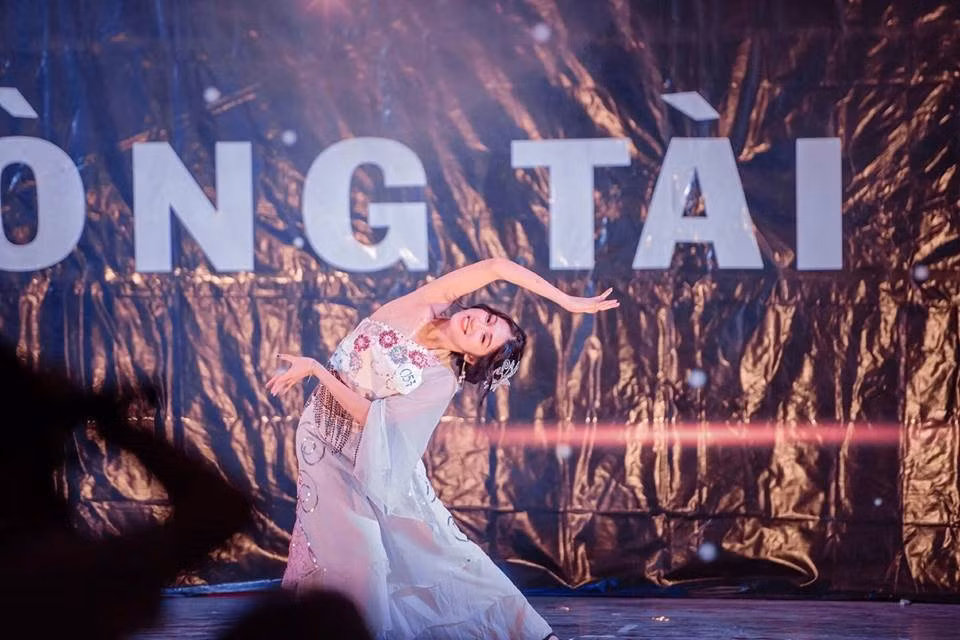 Hiện tại, cô nàng 9X là thành viên ban chuyên môn múa của câu lạc bộ Bạn yêu nhạc tại Học viện tài chính