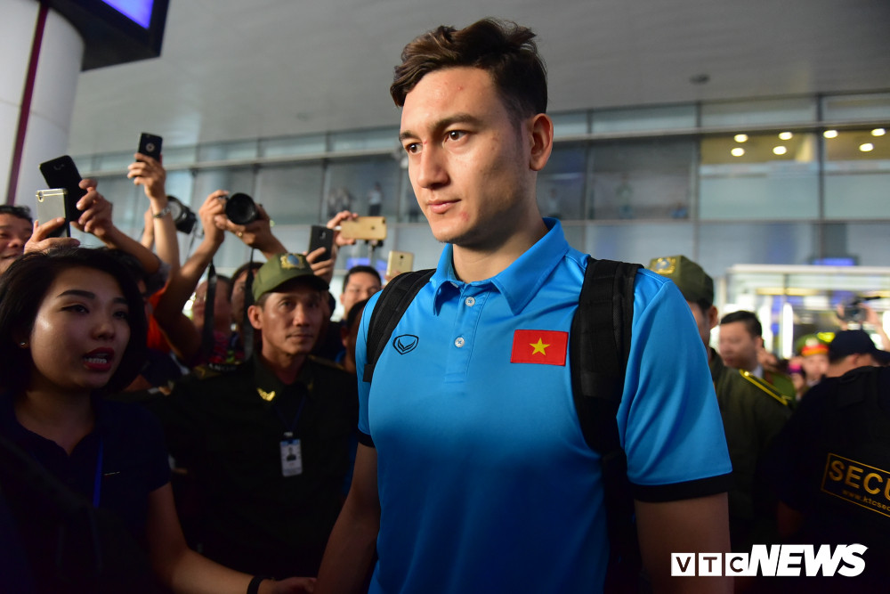 Thủ môn Đặng Văn Lâm bắt chính tất cả các trận đấu của tuyển Việt Nam ở AFF Cup 2018. Anh cũng mới chỉ để lọt lưới 1 bàn và lập kỷ lục giữ sạch lưới của AFF Cup với 405 phút.