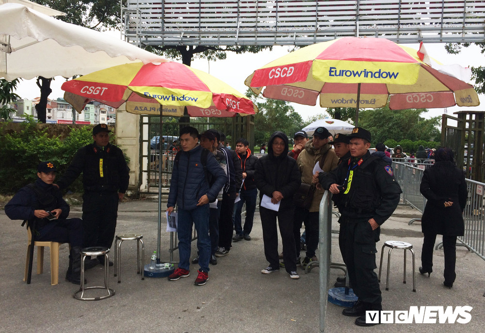 Ve cho den Viet Nam vs Malaysia: Gia len 18 trieu dong/cap, nhieu tro lua dao