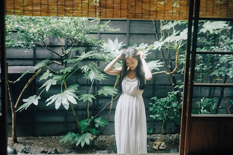 Sự kết hợp giữa hai con người chưa một lần gặp mặt - Boon Trang và anh nhiếp ảnh người Nhật sống tại Mỹ từ nhỏ (@take1official) có lẽ là một "cái duyên" lớn.