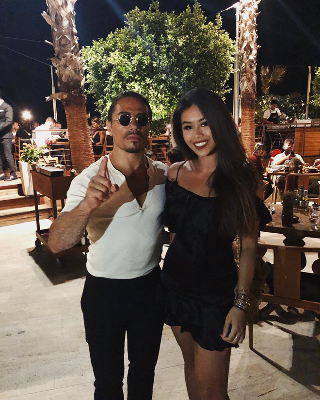 Thảo Tiên - em chồng Tăng Thanh Hà - mới đây khoe ảnh chụp cùng cựu cầu thủ bóng đá David Beckham trong một sự kiện tại Singapore. Đây là lần thứ 2 hot girl hội con nhà giàu Việt khiến dân mạng ghen tỵ khi đứng chung khung hình với Beckham. Trước đó, cô từng chụp cùng ngôi sao này trên một chuyến bay.