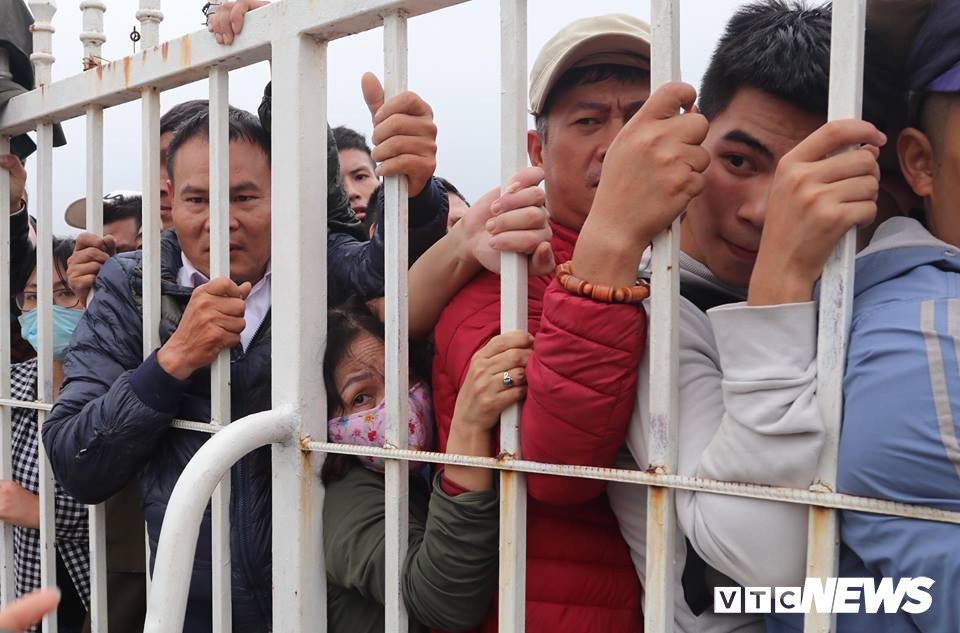 Chen lan mua ve xem AFF Cup: VFF can manh tay cham dut an hoa khon luong