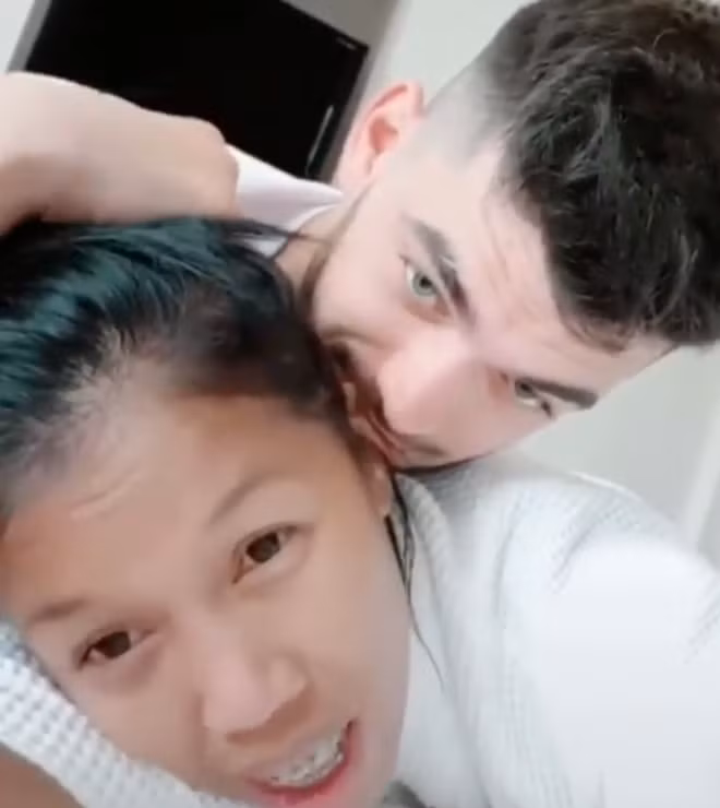 Ai cũng nhận ra cặp đôi "khá đặc biệt" này có sự cách biệt ngoại hình lớn, nhưng họ lại khiến cư dân mạng tan chảy bởi những video ngọt lịm quay với nhau.