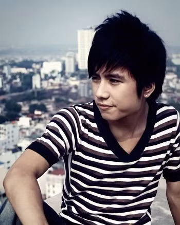 Mạnh Quân của năm 2018 chắc phải giật mình khi xem lại hình ảnh chu môi hờ hững từ hơn 10 năm trước.