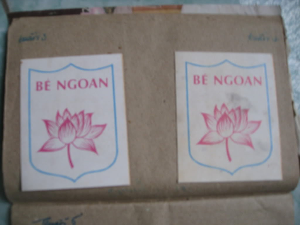 Nhìn thấy những tấm phiếu bé ngoan ngày xưa, những kỷ niệm về một thời lại ùa về."Giờ em cũng vợ con đuề huề, nhưng nó vẫn còn đó, như 1 biểu tượng sáng ngời của một thời tuổi thơ kẹo ngọt. Mỗi khi bé nhà em hư hay là muốn dạy nó học, em thường lôi ra cho nó nhìn để thấy tấm gương về sự nghiệp học hành của bố nó khi xưa mà phấn đấu".