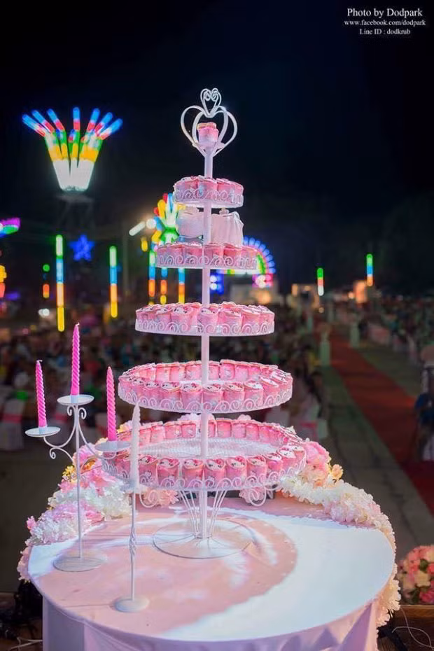 Tro ve tuoi tho voi dam cuoi Hello Kitty cua cap doi 9X-Hinh-4