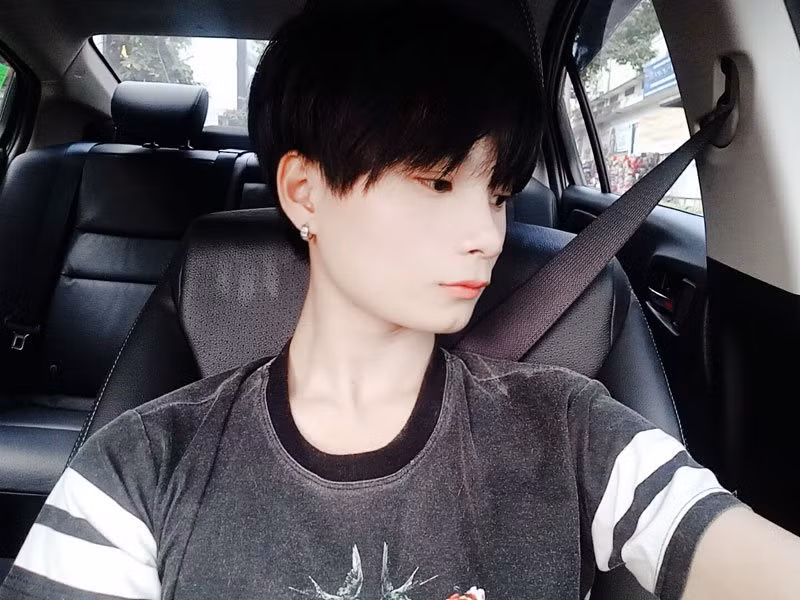  Nguyễn Gia Hoàng sinh ra ở Bình Thuận và hiện đang là diễn viên tự do tại TP HCM.