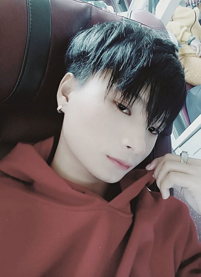 Gia Hoàng là gương mặt trẻ thường xuất hiện trong các bộ phim học đường được yêu thích trên mạng xã hội. Hoàng cho biết rất đam mê với diễn xuất. Để nuôi dưỡng ước mơ, trước đây, sau giờ học, cậu tự mình đứng trước gương luyện tập những vai chính diện cũng như phản diện.