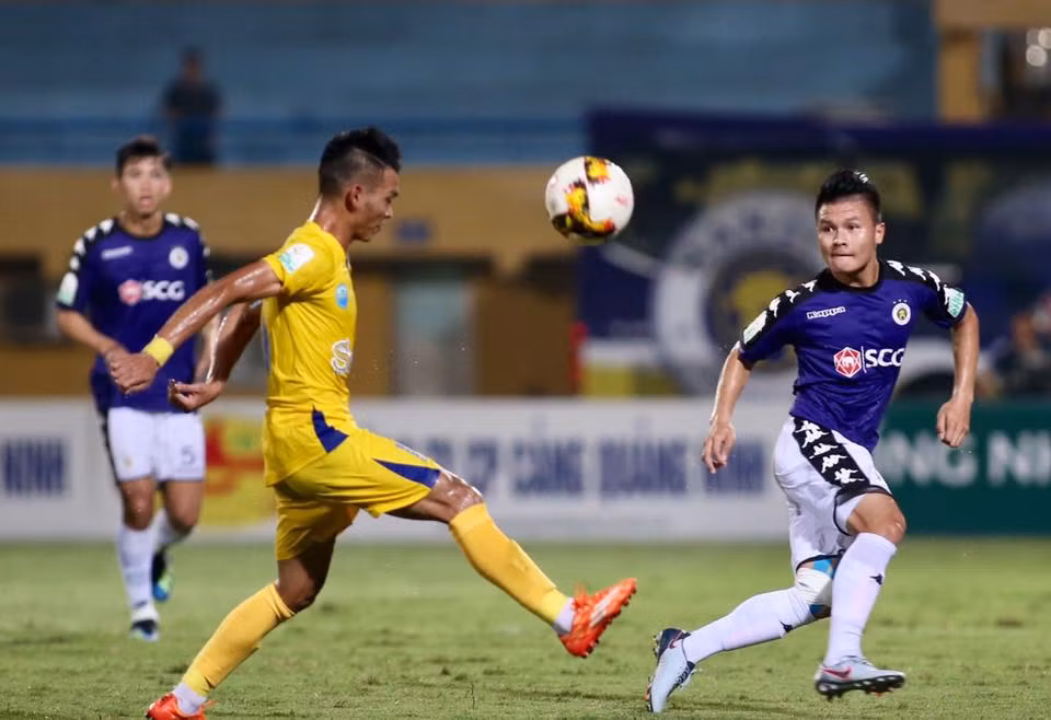 Doi bong cua bau Hien the nay, HAGL va bau Duc lam duoc gi?-Hinh-2