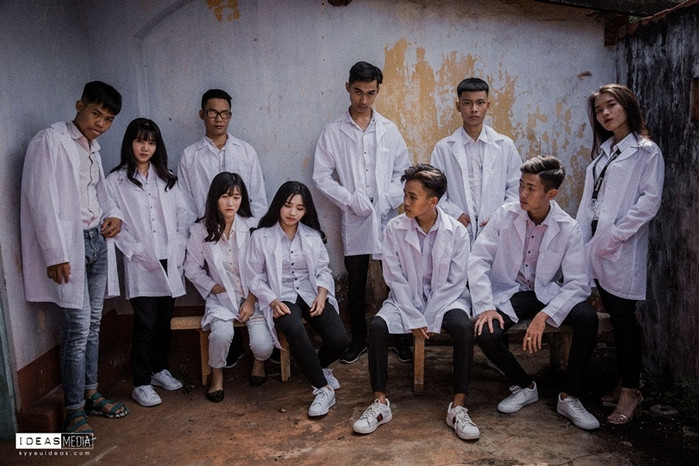 Dung toc gay voi bo anh ky yeu cua nhom hoc sinh Binh Phuoc-Hinh-4