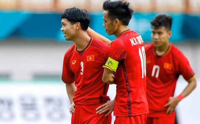 Tuyen VN “chot” doi hinh AFF Cup: Thua de thang