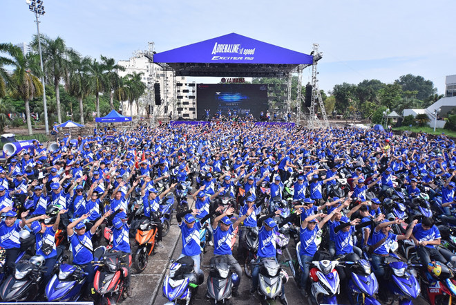 Exciter hiện có hơn 1.000 hội nhóm, câu lạc bộ người sử dụng Exciter hoạt động sôi nổi trên toàn quốc. Năm 2017, Yamaha Việt Nam đã cùng cộng đồng Exciter lập nên 2 kỷ lục được tổ chức Guinness World Records công nhận là: Hình xe máy được xếp bằng người lớn nhất và Hình logo được xếp bằng xe máy lớn nhất.