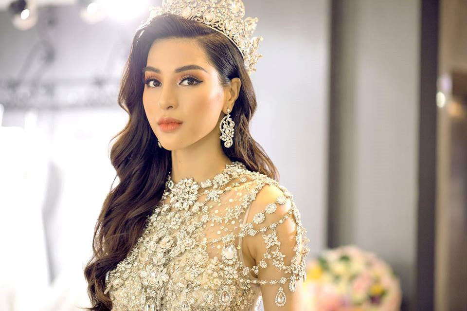 Đoạt giải vàng Siêu mẫu Việt Nam 2015, Khả Trang gây ấn tượng với chiều cao gần 1,80 m cùng đôi chân dài miên man. Hiện tại, cô gái 9X này vẫn tiếp tục theo đuổi sự nghiệp người mẫu chuyên nghiệp và gặt hái được nhiều thành công.