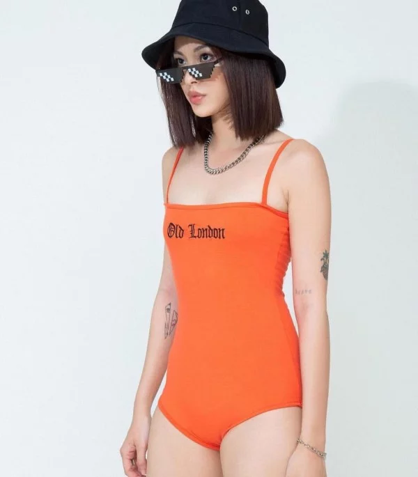 Quán quân The Face Tú Hảo sở hữu cho mình 3 hình xăm ở 2 bên cánh tay, một dòng chữ bằng tiếng Nhật và 2 hình còn lại khá trừu tượng.