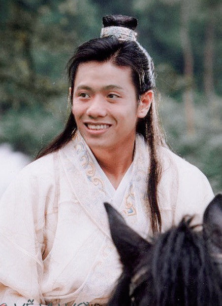 Bức ảnh Văn Giao tâm đắc và dành nhiều công sức chỉnh sửa sao cho thật phù hợp là Văn Đức, hoá thân thành Đoàn Dự trong bộ phim Thiên long bát bộ do tài tử Lâm Chí Dĩnh thủ vai.