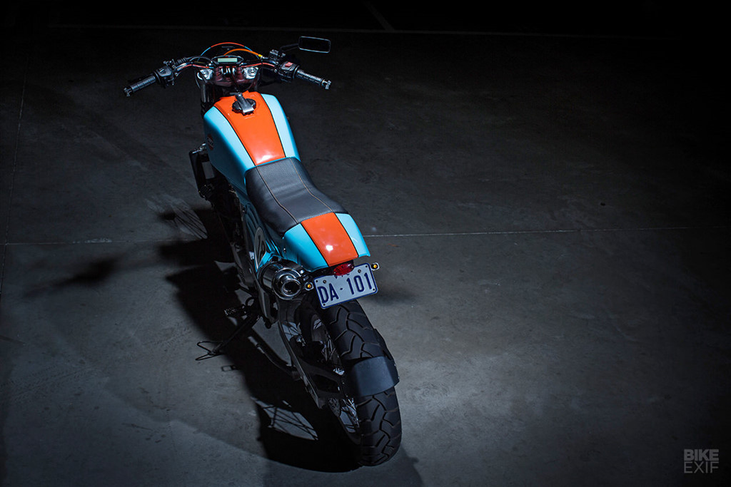 Mẫu độ này thực hiện bởi Andrew Rovenko, một nhiếp ảnh gia người Ukraine sống tại thành phố Melbourne. Tác phẩm gần đây nhất của anh là một chiếc BMW R50 1955 được chế tạo ngay trong căn hộ Andrew sinh sống. Ảnh: Bike EXIF