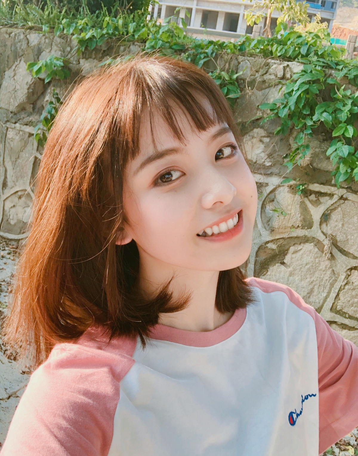 Nữ sinh 9X có chiều cao 1m63 cùng thân hình nhỏ nhắn, Bân Bân hiện đang là một người mẫu lookbook với trang cá nhân hơn 50k lượt follow.