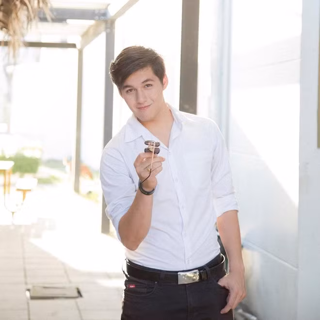 Trai dep Thai Lan bat ngo noi tieng sau khi nhay o trung tam mua sam-Hinh-3