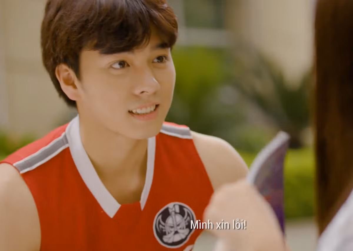 TVC "chỉ có thể là em" được lấy cảm hứng từ cuốn tiểu thuyết nổi tiếng "Yêu em từ cái nhìn đầu tiên". Được cư dân mạng yêu thích và đón nhận đặc biệt nam chính của TVC.