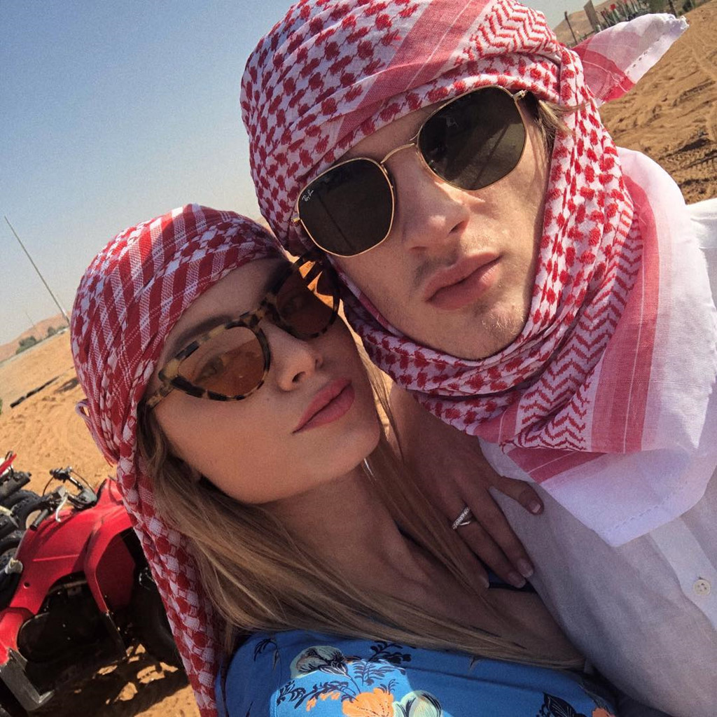 Dù tới World Cup 2018 trên hàng ghế dự bị và chỉ tham gia thi đấu một trận duy nhất, chàng cầu thủ 22 tuổi tuyển Croatia Tin Jedvaj vẫn nhận được sự chú ý từ người hâm mộ bóng đá. Lượng theo dõi trên Instagram của anh tăng nhanh, lên đến hơn 80.200 lượt. Ghé thăm tài khoản của Tin Jedvaj, ai cũng có thể thấy những hình ảnh anh tình tứ bên một cô gái.