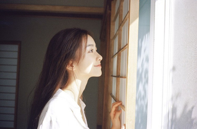 Một thông tin khiến các chàng trai hơi "hụt hẫng" là cô nàng đã là "hoa có chủ".